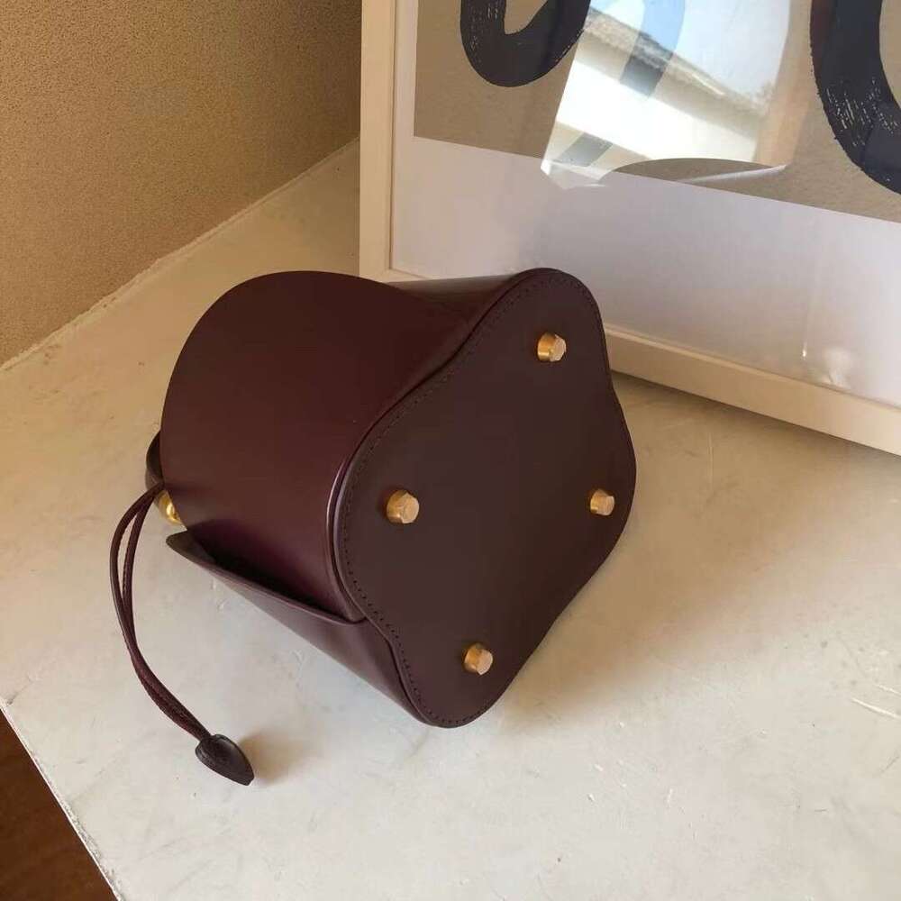 Luxury Shoulder Bags Totes Cowhide Petal Shaped Basket Niche Design For Women New Vintage Floral Bag Shoulder And Crossbody SENYY