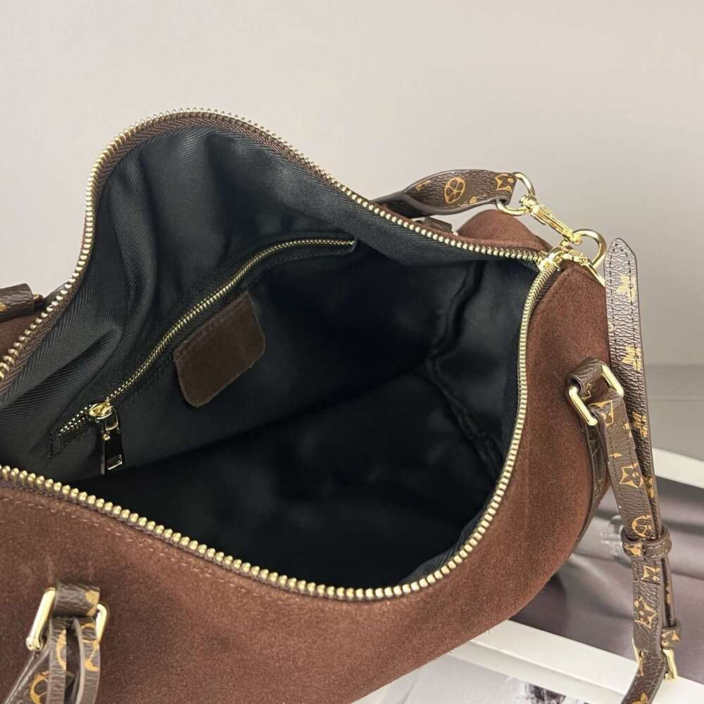 Luxury Shoulder Bags Totes New Cross Border Matte Suede Boston Tote Bag Niche Design Large Capacity Commuter Handbag Underarm SENYY