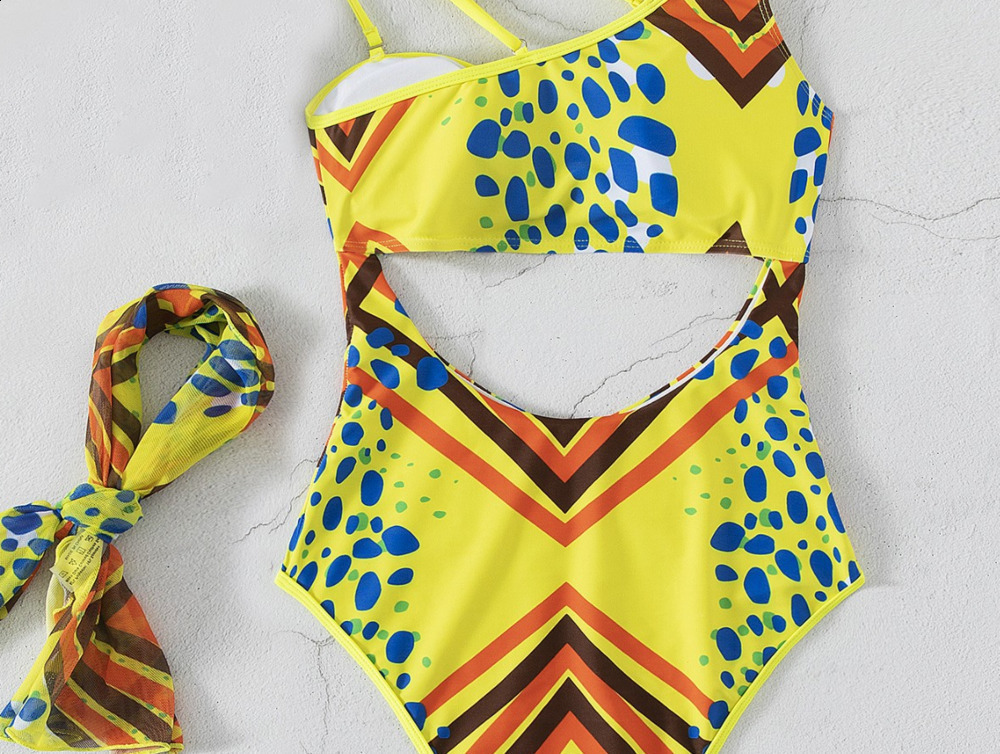 African Printed Swimsuit Women Swimwear Cut Out Monokini Shoulder Beach Bathing Suits Totem Swimming Suit 210520