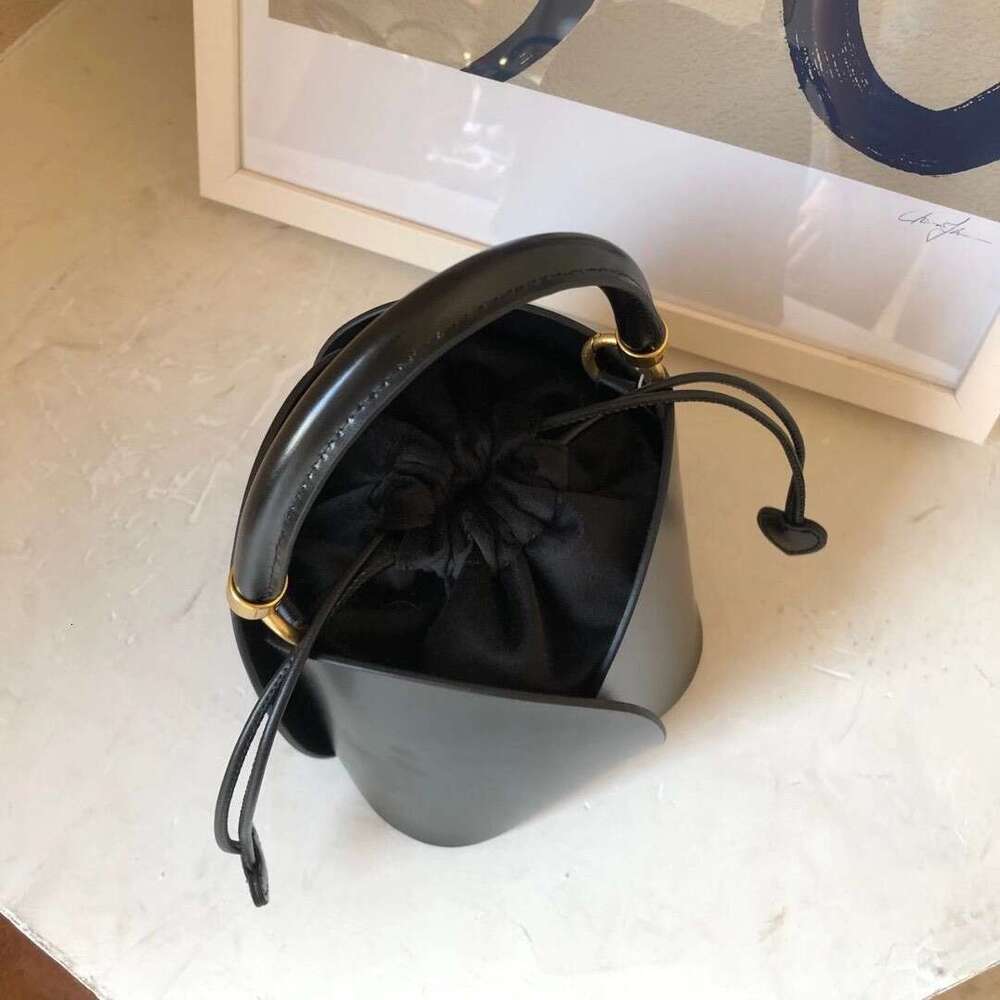 Luxury Shoulder Bags Totes Cowhide Petal Shaped Basket Niche Design For Women New Vintage Floral Bag Shoulder And Crossbody SENYY