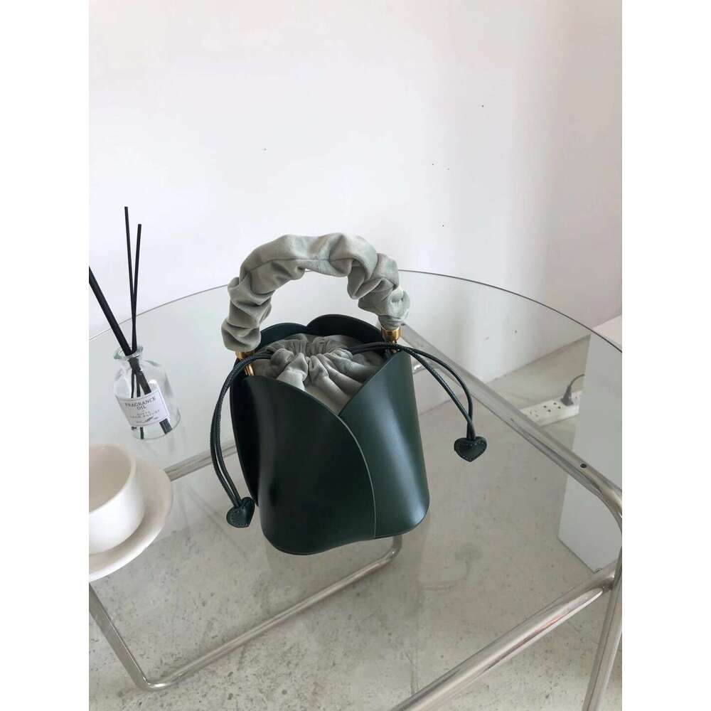 Luxury Shoulder Bags Totes Cowhide Petal Shaped Basket Niche Design For Women New Vintage Floral Bag Shoulder And Crossbody SENYY