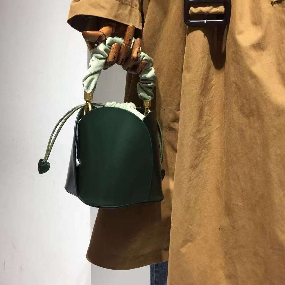 Luxury Shoulder Bags Totes Cowhide Petal Shaped Basket Niche Design For Women New Vintage Floral Bag Shoulder And Crossbody SENYY