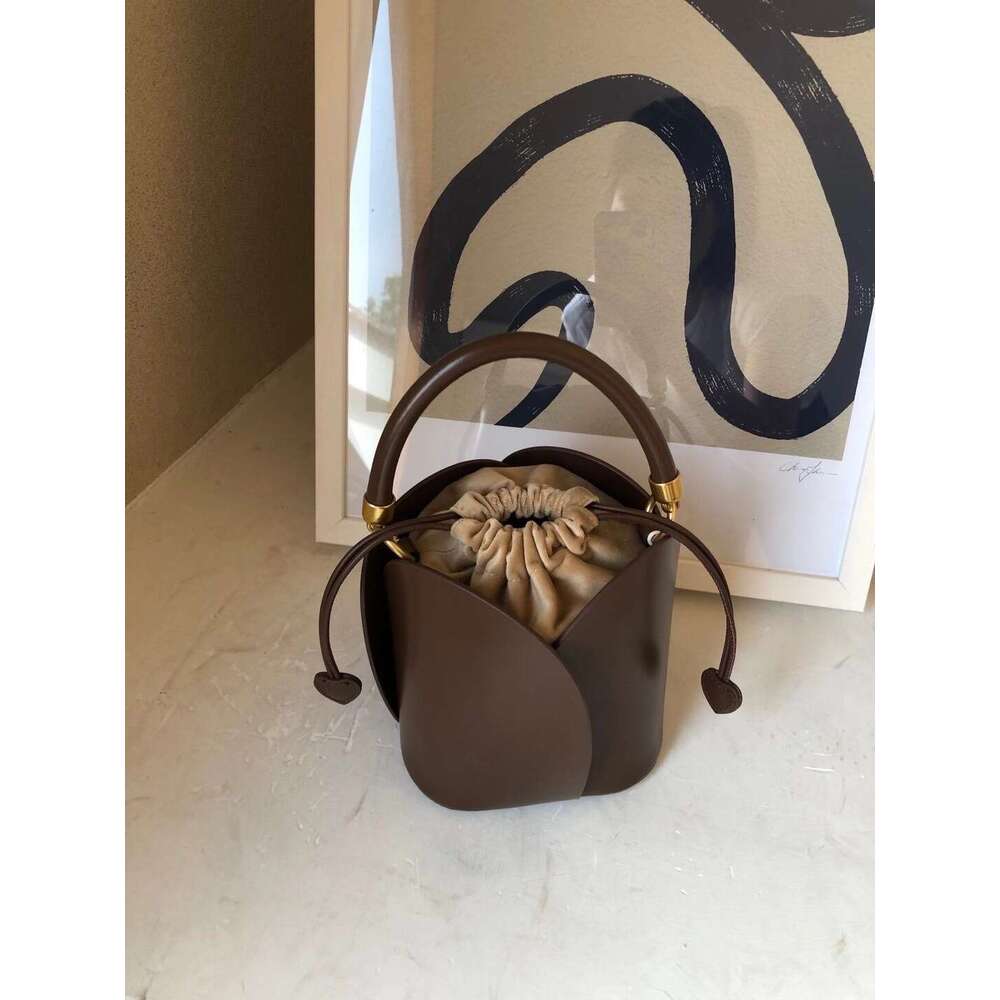 Luxury Shoulder Bags Totes Cowhide Petal Shaped Basket Niche Design For Women New Vintage Floral Bag Shoulder And Crossbody SENYY