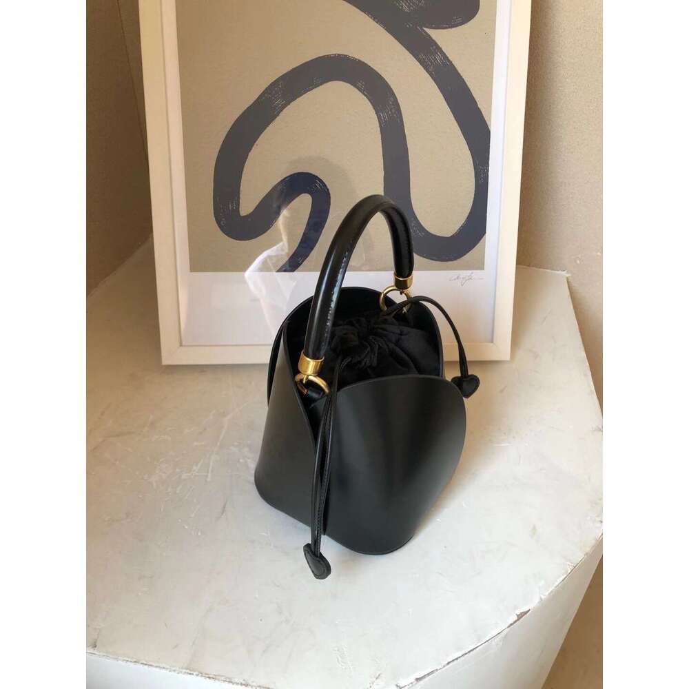 Luxury Shoulder Bags Totes Cowhide Petal Shaped Basket Niche Design For Women New Vintage Floral Bag Shoulder And Crossbody SENYY