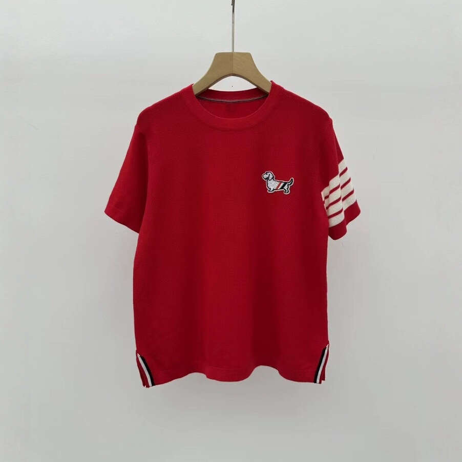 2025 Summer College Style Short-Sleeve Knit T-Shirt With Hem Slit, Dog Embroidery, Four Stripes, And Round Neck