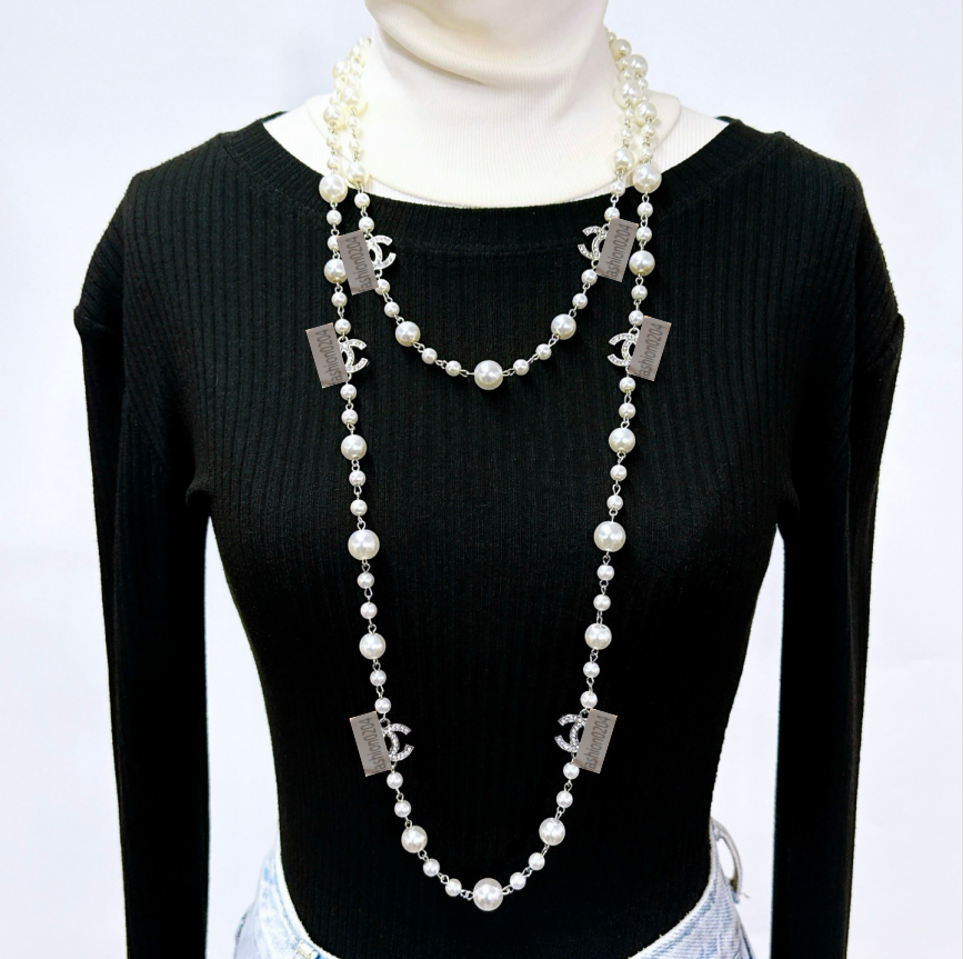 Elegant CC Logo Pearl Statement Necklace Long Multi-Strand Faux Pearl Chain with Gold CC Charms, Ideal Gift for Bridesmaids, Mothers, or for Wedding & Evening Events C