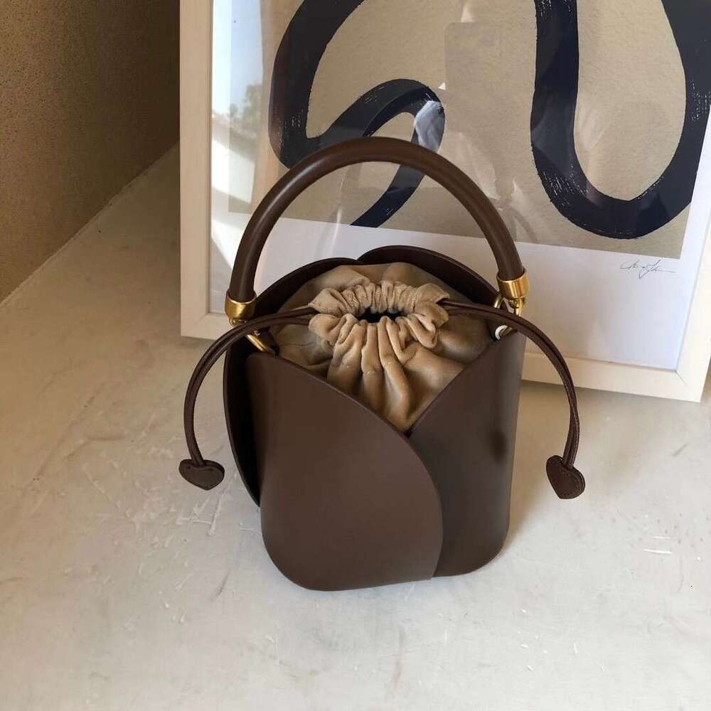 Luxury Shoulder Bags Totes Cowhide Petal Shaped Basket Niche Design For Women New Vintage Floral Bag Shoulder And Crossbody SENYY