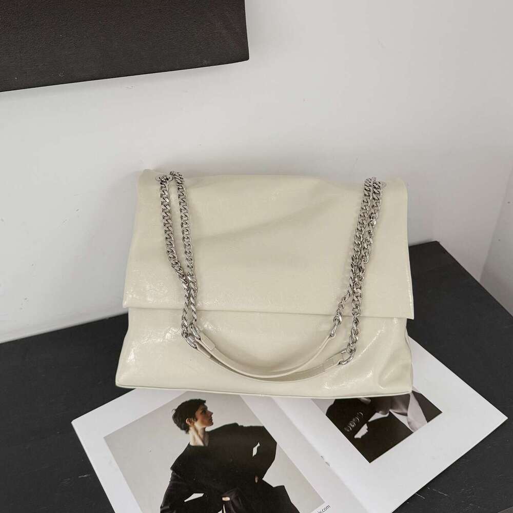 Luxury Shoulder Bags Totes Hobo Korean Style Simple Elegant Large Capacity Tote For Women New Autumn Winter Fashion Versatile Shoulder And Crossbody B