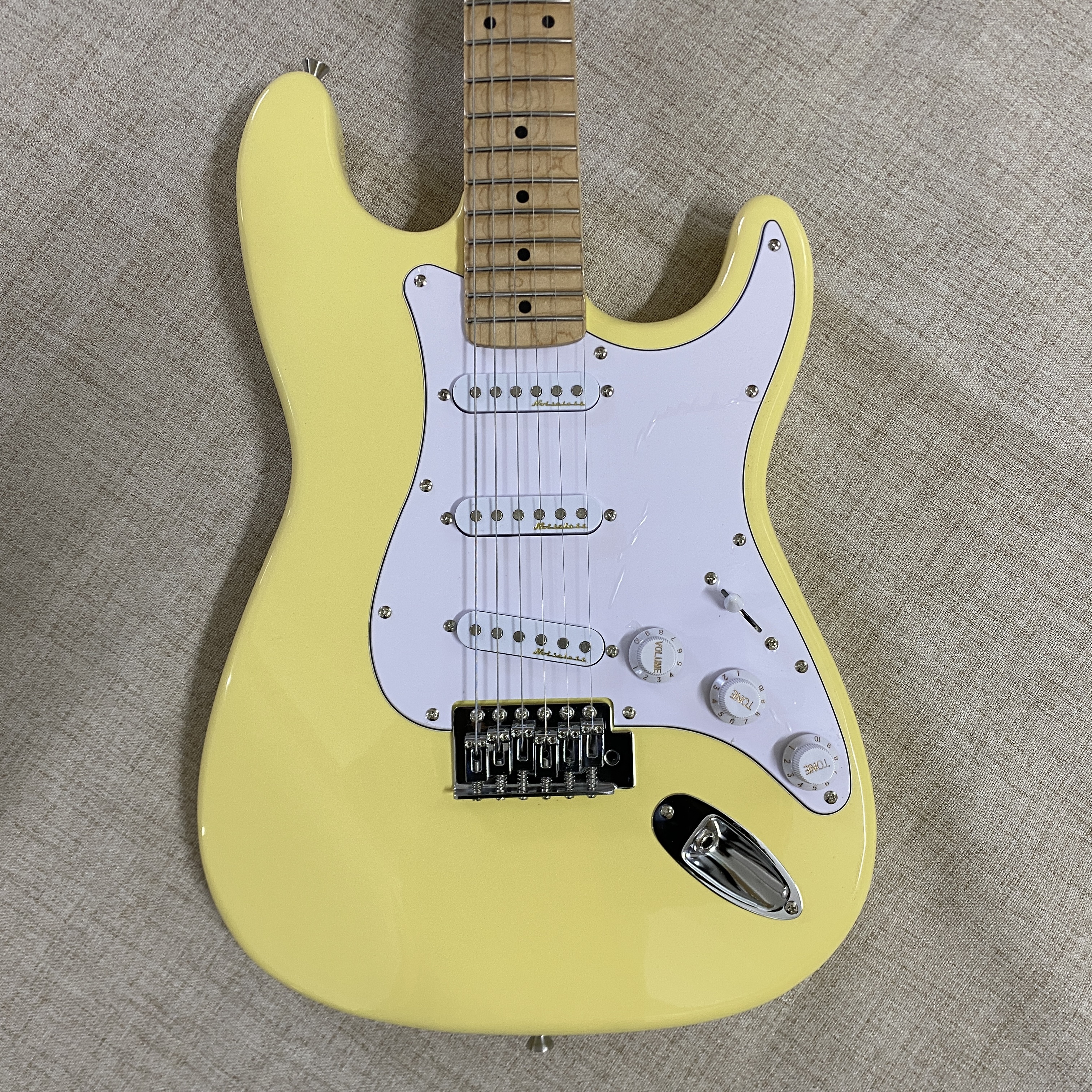 21frets Electric Guitar Maple Body, Maple Fretboard, Chrome Hardware, SSS Pickups, Quality Guarantee