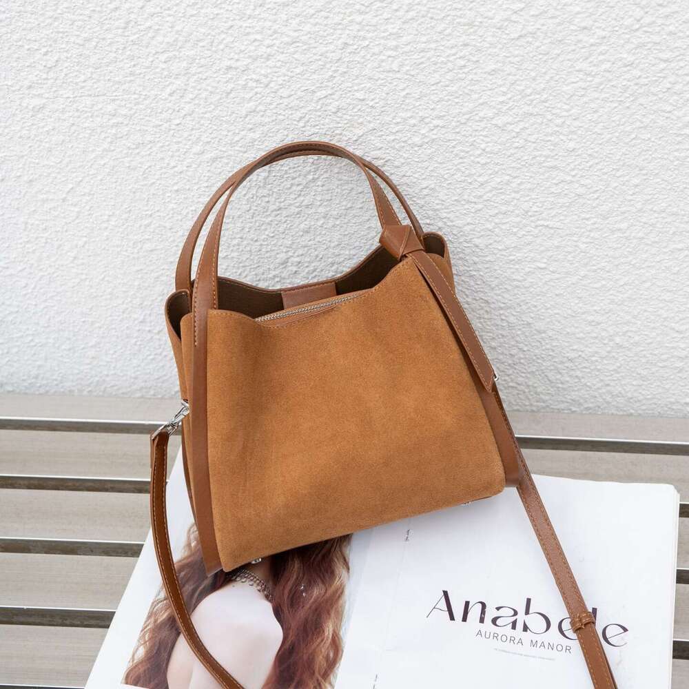 Luxury Shoulder Bags Totes Hobo new leather large capacity tote bag, women's commuting shoulder bag, vegetable basket, women's bag, water bu