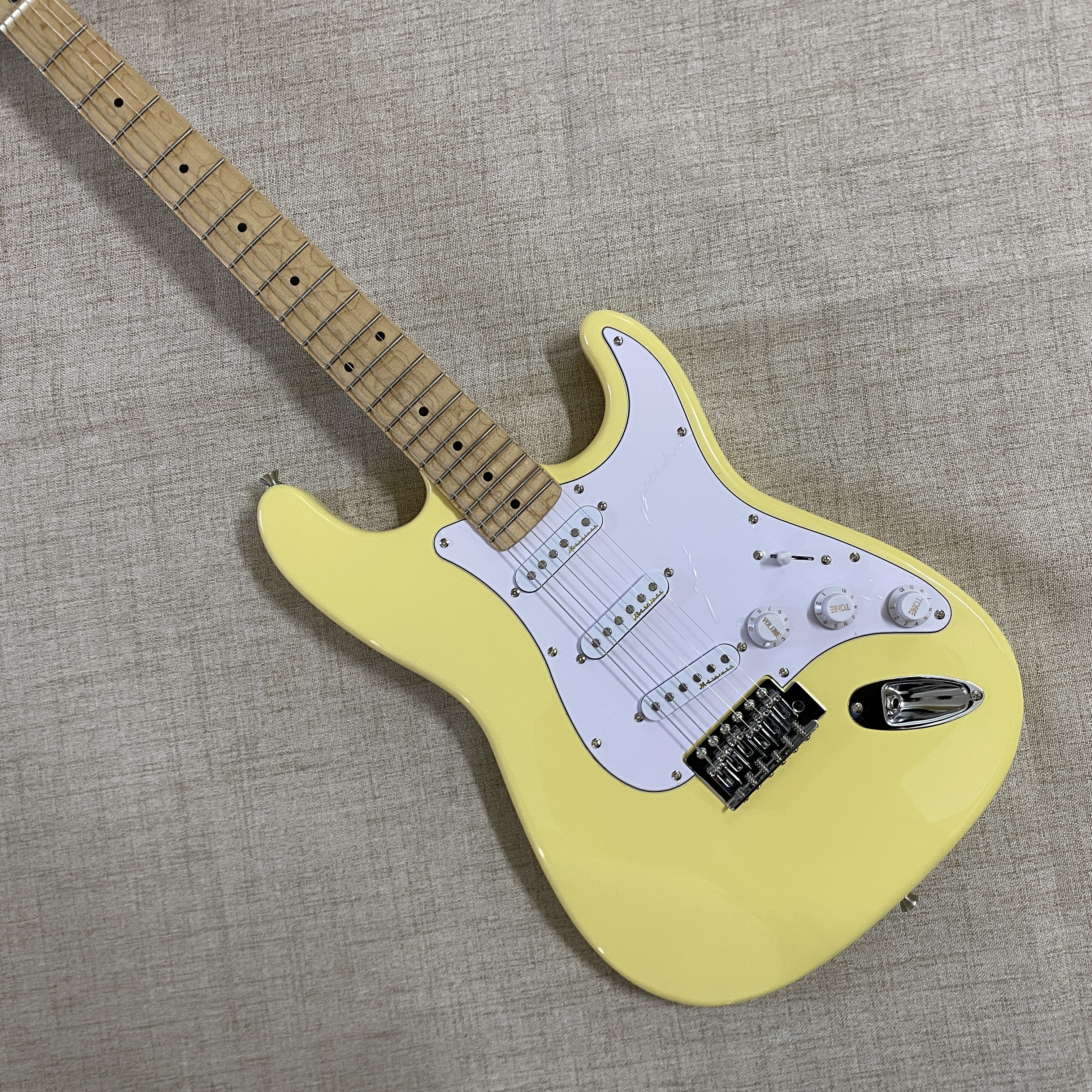 21frets Electric Guitar Maple Body, Maple Fretboard, Chrome Hardware, SSS Pickups, Quality Guarantee