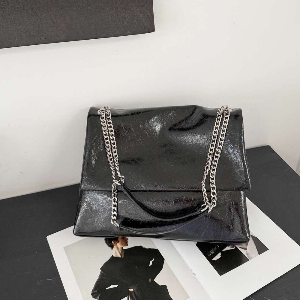 Luxury Shoulder Bags Totes Hobo Korean Style Simple Elegant Large Capacity Tote For Women New Autumn Winter Fashion Versatile Shoulder And Crossbody B