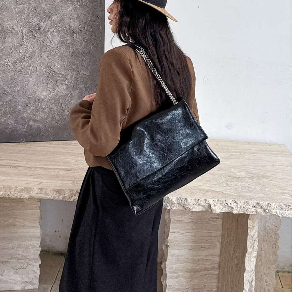 Luxury Shoulder Bags Totes Hobo Korean Style Simple Elegant Large Capacity Tote For Women New Autumn Winter Fashion Versatile Shoulder And Crossbody B