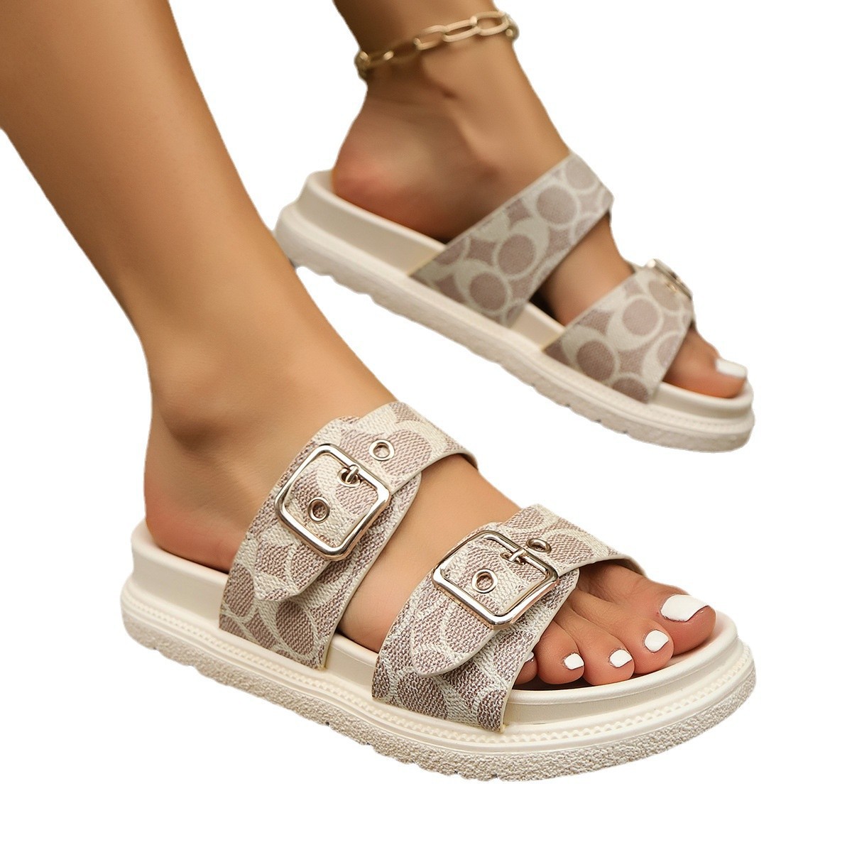 Hot new free shipping designer slippers for womens flat slippers beige brown Fashionable and versatile outdoor leisure beach slippers plus size 36--43