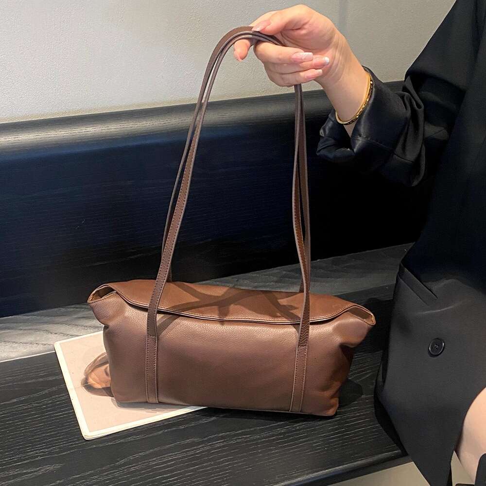 Luxury Shoulder Bags Totes Hobo cowhide armpit bag, premium texture women's bag, single shoulder fashionable women's crossbody bag, leather 