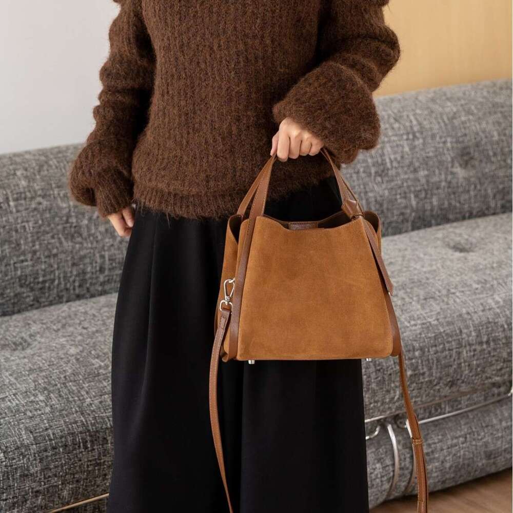 Luxury Shoulder Bags Totes Hobo new leather large capacity tote bag, women's commuting shoulder bag, vegetable basket, women's bag, water bu