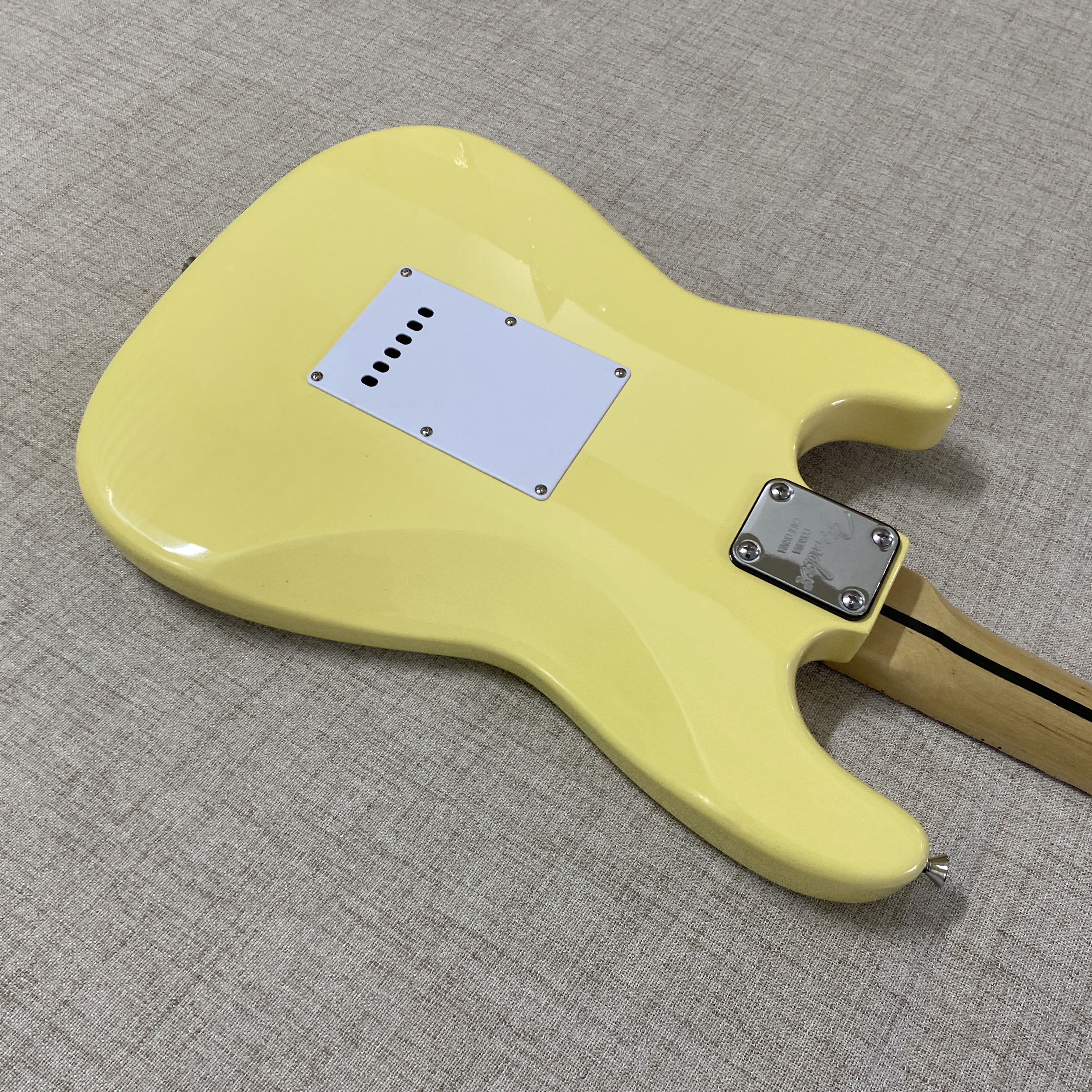 21frets Electric Guitar Maple Body, Maple Fretboard, Chrome Hardware, SSS Pickups, Quality Guarantee