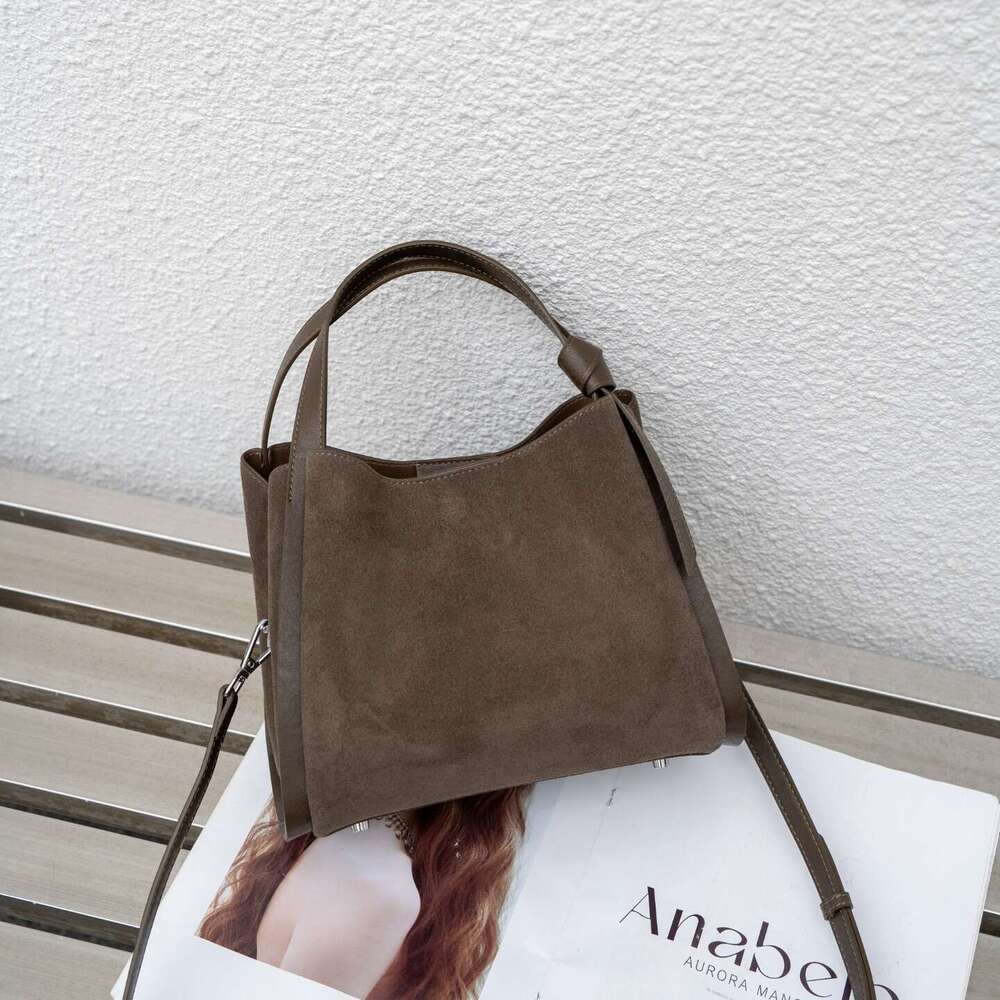 Luxury Shoulder Bags Totes Hobo new leather large capacity tote bag, women's commuting shoulder bag, vegetable basket, women's bag, water bu