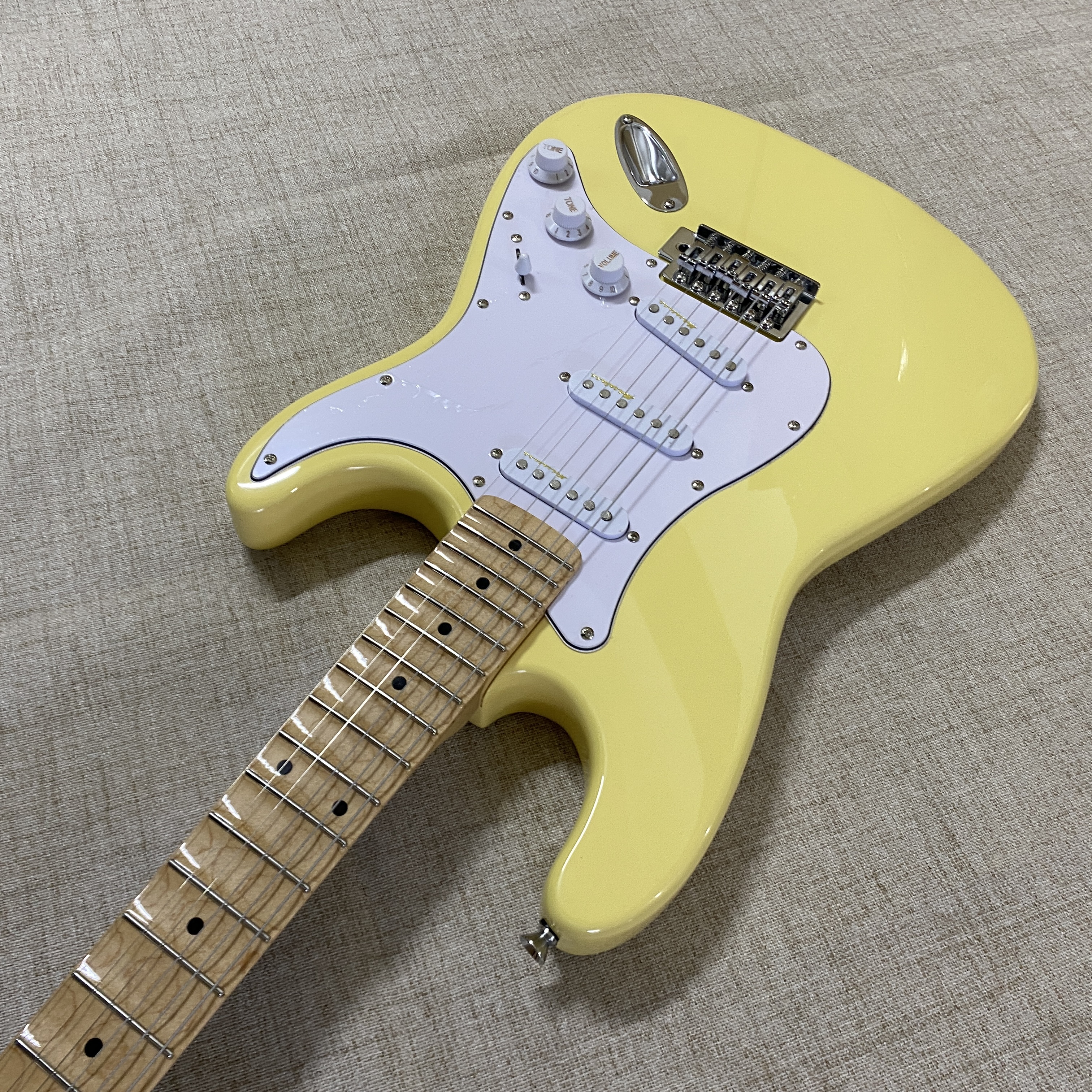 21frets Electric Guitar Maple Body, Maple Fretboard, Chrome Hardware, SSS Pickups, Quality Guarantee