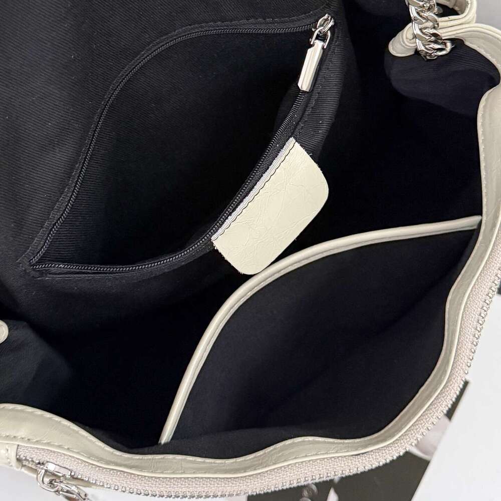 Luxury Shoulder Bags Totes Hobo Korean Style Simple Elegant Large Capacity Tote For Women New Autumn Winter Fashion Versatile Shoulder And Crossbody B