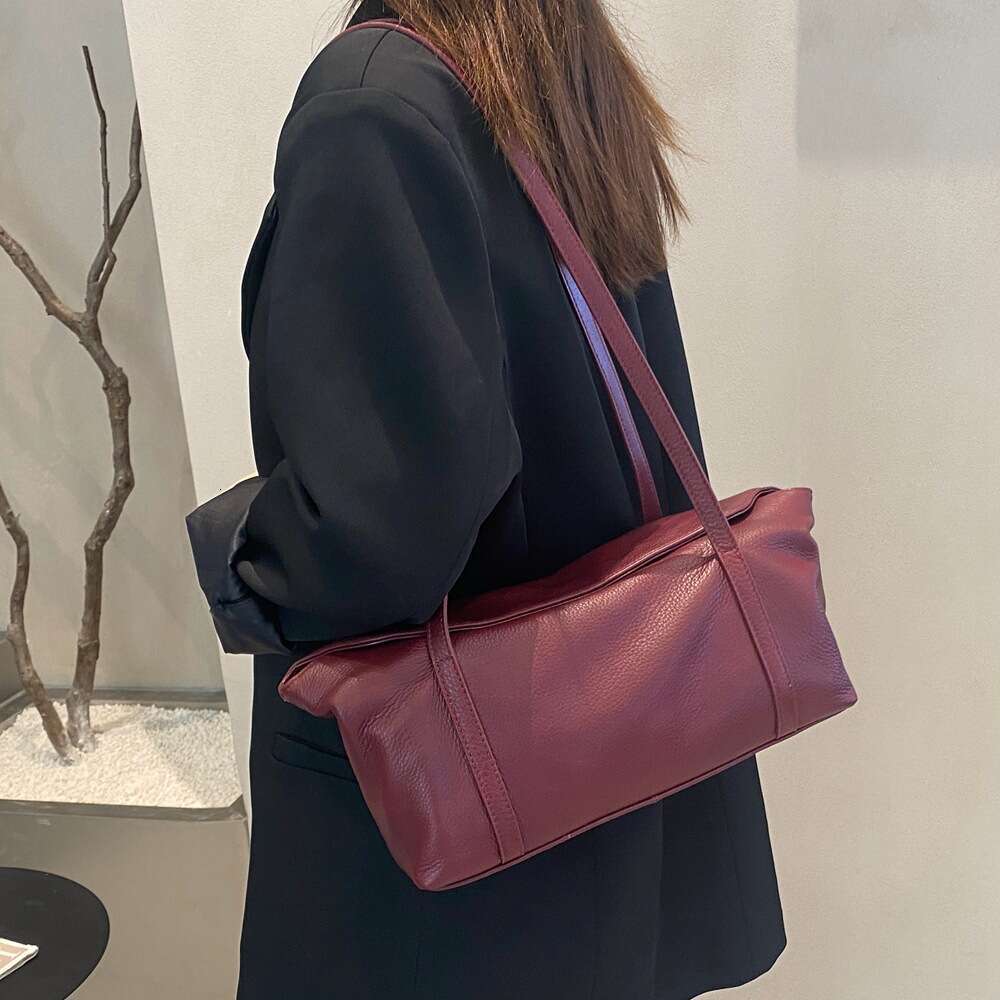 Luxury Shoulder Bags Totes Hobo cowhide armpit bag, premium texture women's bag, single shoulder fashionable women's crossbody bag, leather 