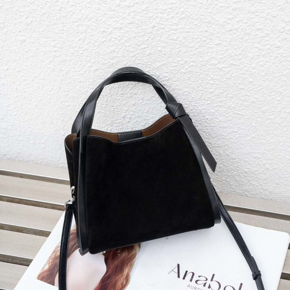 Luxury Shoulder Bags Totes Hobo new leather large capacity tote bag, women's commuting shoulder bag, vegetable basket, women's bag, water bu