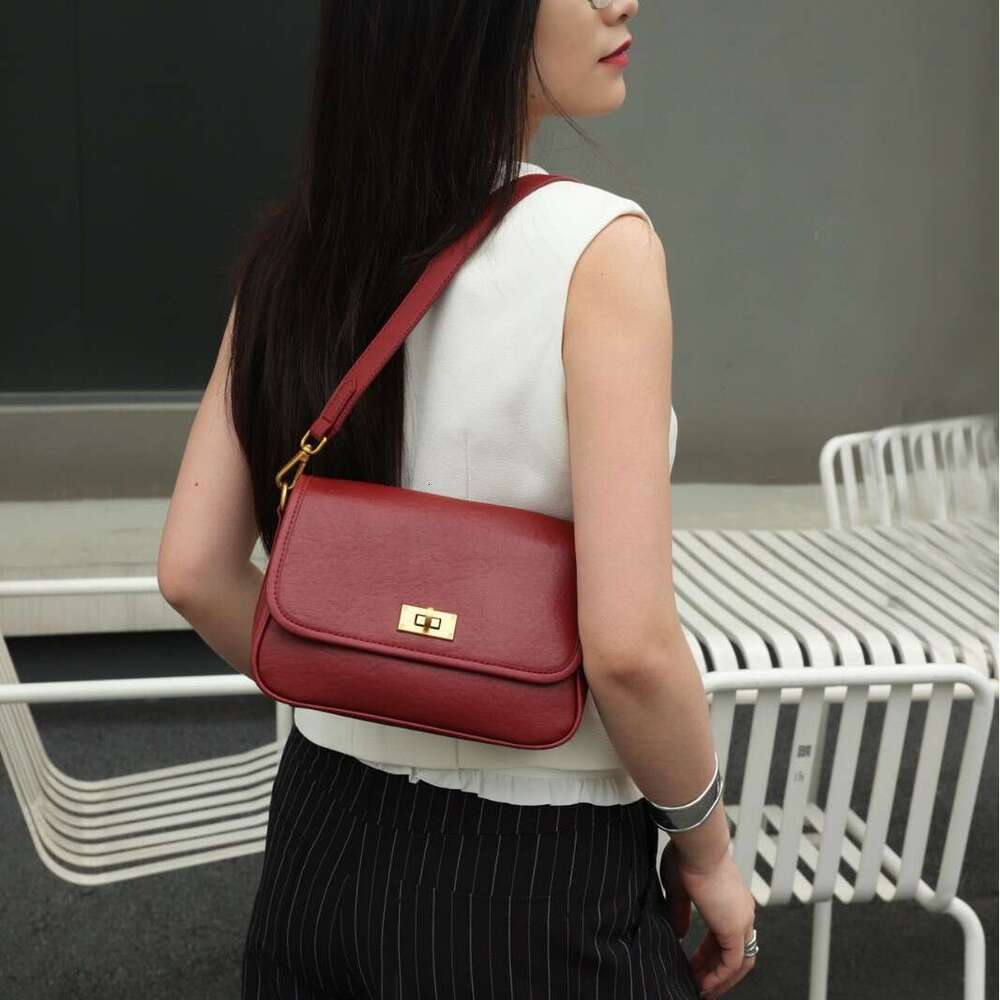 Luxury Shoulder Bags Totes Hobo Cross Border Textured Lock Spring New Model Vintage Maillard Shoulder Bag Simple Commuter Crossbody SENYY