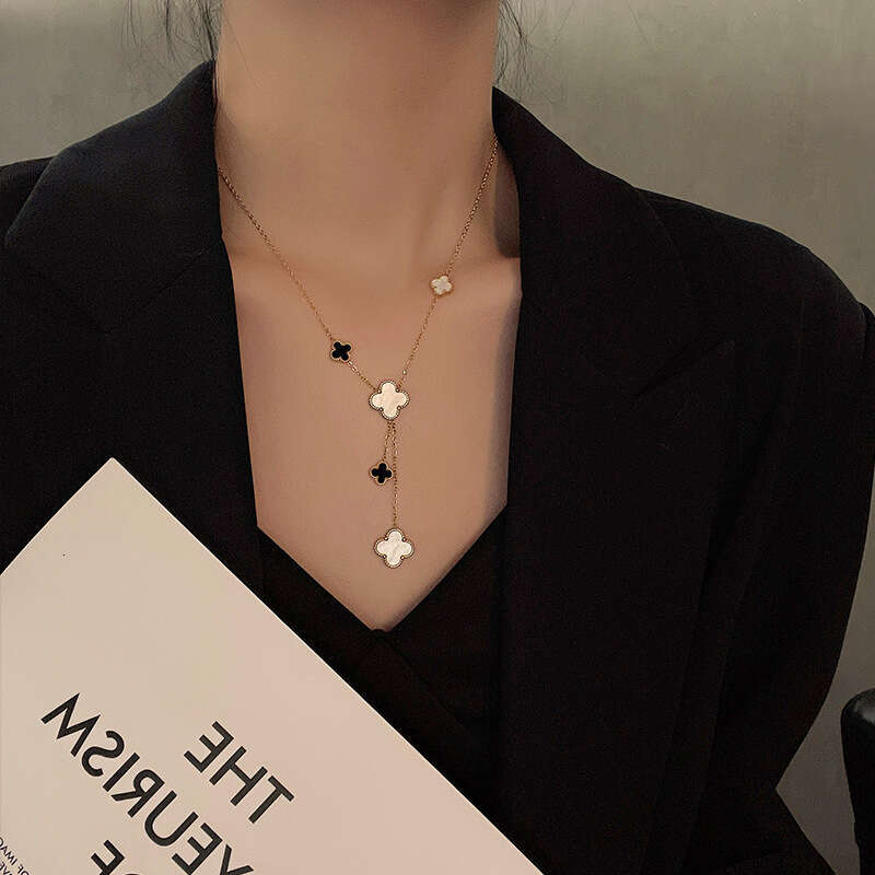 Four Leaf Clover Necklace for Women Gold Double Sided Black White Clover Y Tassel Pendant High End Clavicle Chain Elegant Versatile Fashion Jewelry Fr
