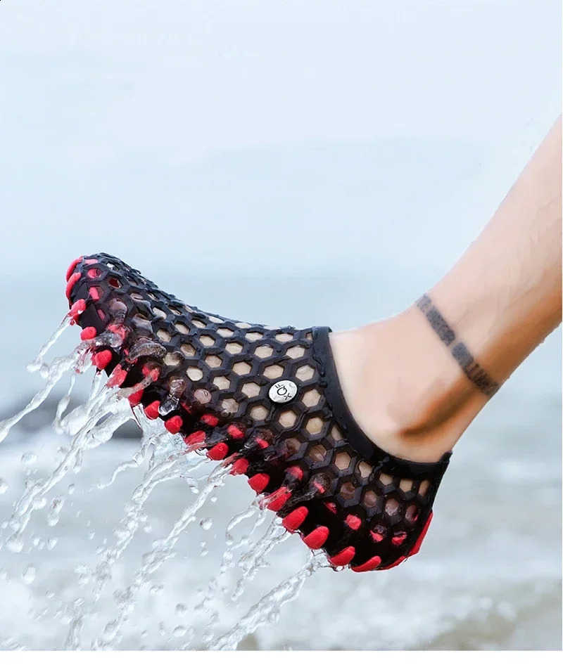 Summer Unisex Sandals Clogs Garden Shoes Women Light Slip-on Jelly Shoes Slippers Men Beach Water Shoe Soft Flats 260209