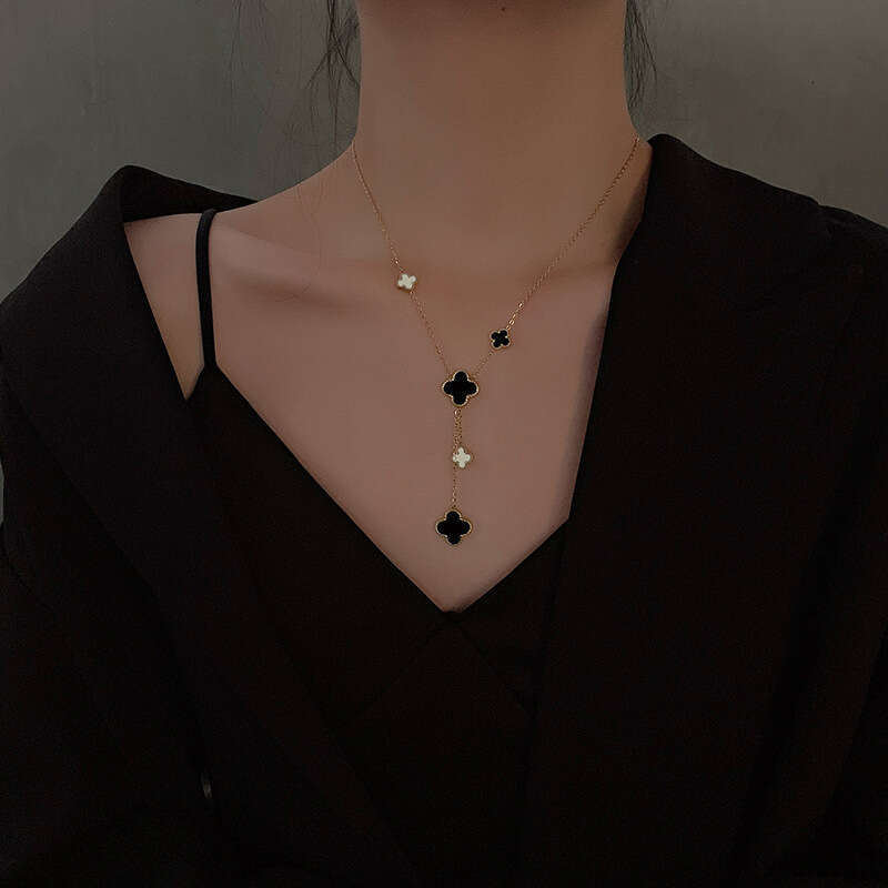 Four Leaf Clover Necklace for Women Gold Double Sided Black White Clover Y Tassel Pendant High End Clavicle Chain Elegant Versatile Fashion Jewelry Fr
