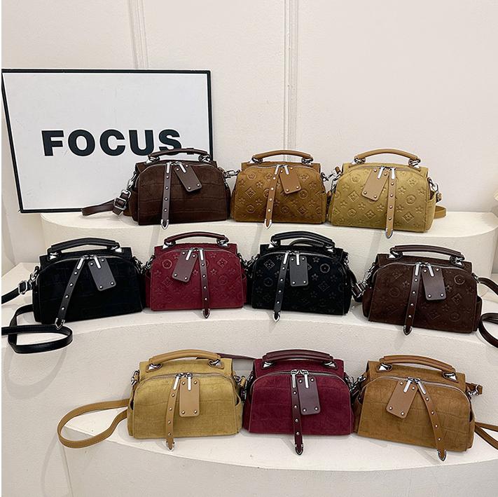 2026 new free shipping designer soft luxury bag shoulder bag for woman fashion outdoor classic vintage large capacity handbag