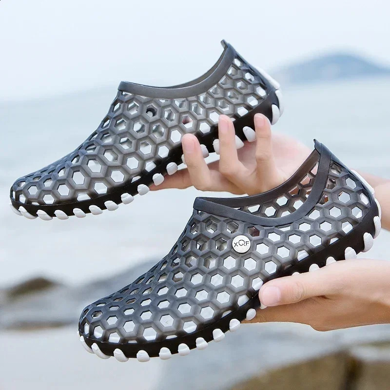 Summer Unisex Sandals Clogs Garden Shoes Women Light Slip-on Jelly Shoes Slippers Men Beach Water Shoe Soft Flats 260209