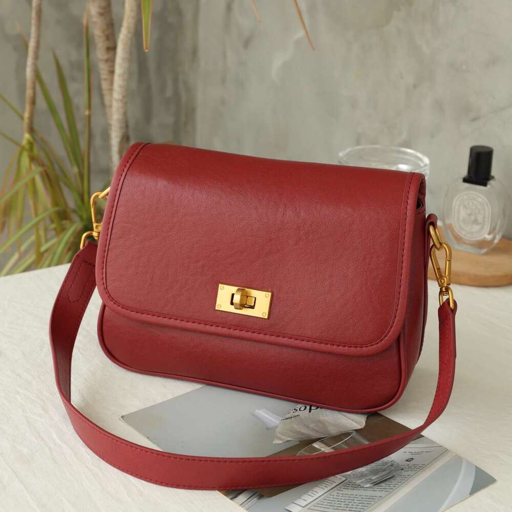 Luxury Shoulder Bags Totes Hobo Cross Border Textured Lock Spring New Model Vintage Maillard Shoulder Bag Simple Commuter Crossbody SENYY