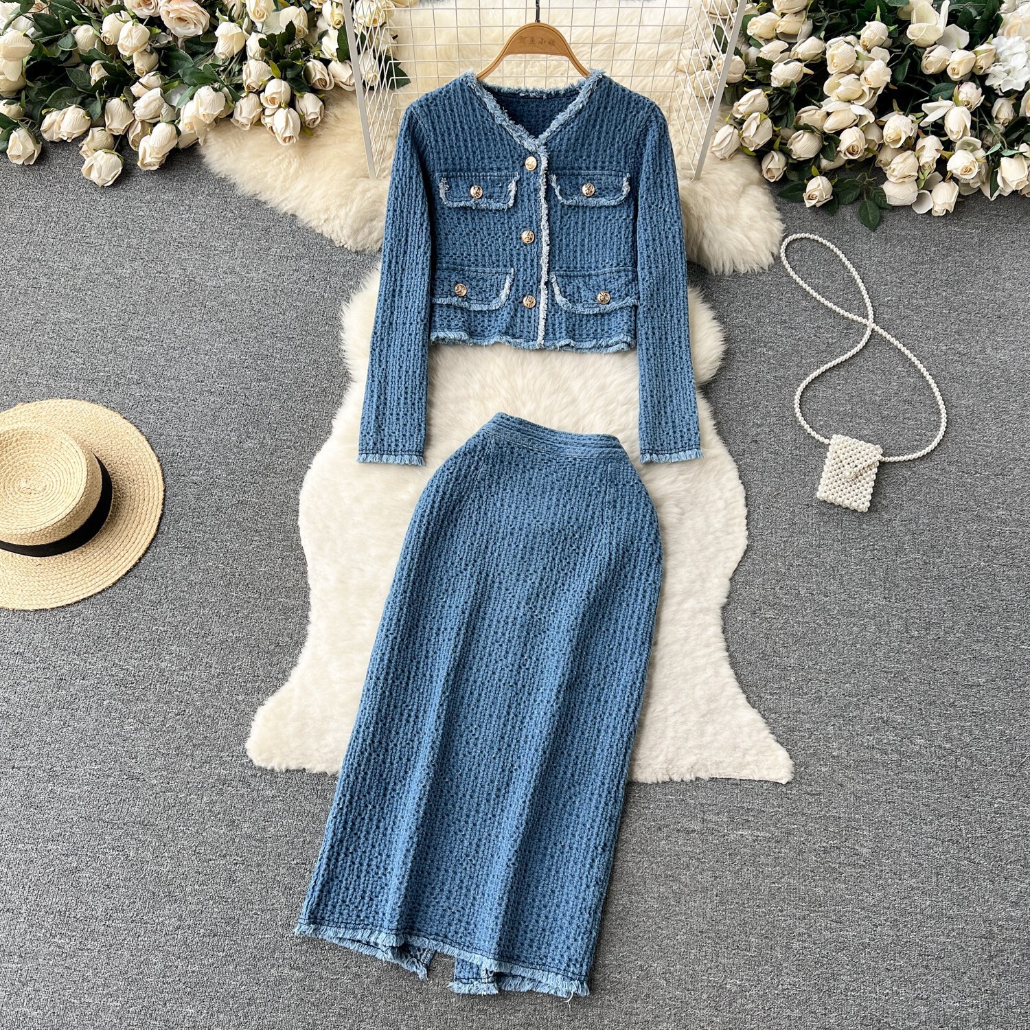 2026 New Designer Fashion Luxury Brand Spring And Autumn Casual Tight Fitting Elegant Women's Denim Suit Short Wear Denim Jacket And Camisole Ski