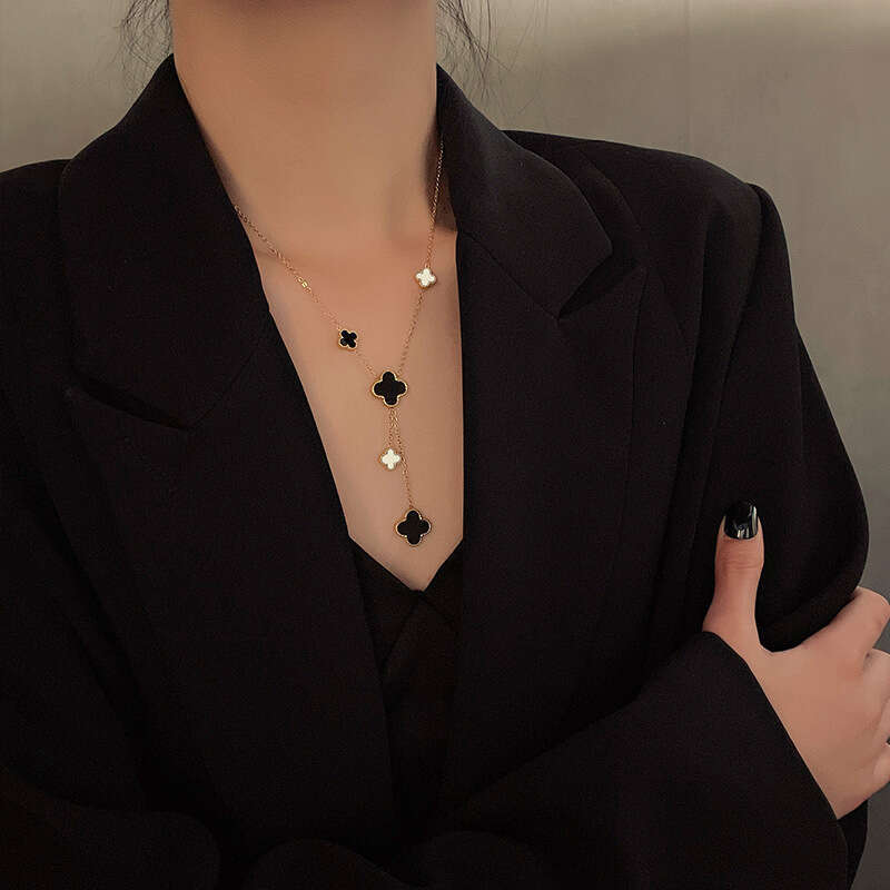 Four Leaf Clover Necklace for Women Gold Double Sided Black White Clover Y Tassel Pendant High End Clavicle Chain Elegant Versatile Fashion Jewelry Fr