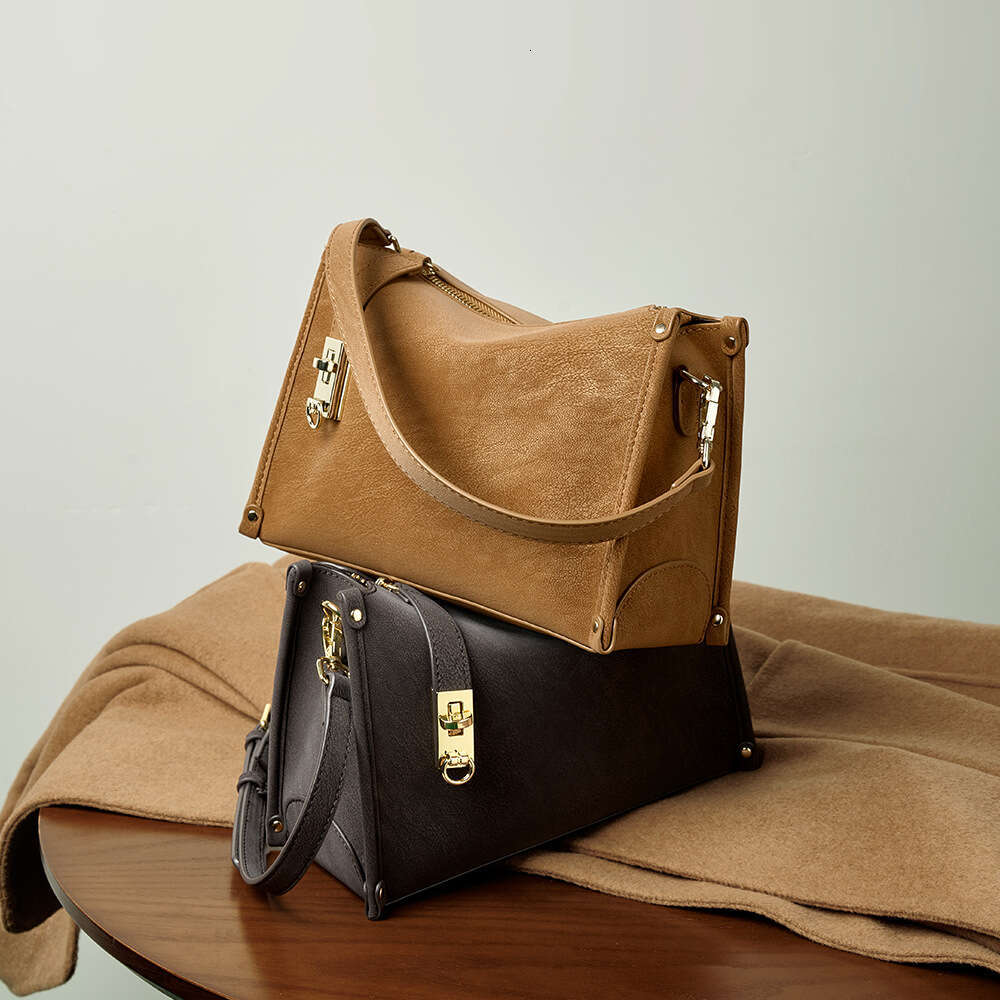 Luxury Shoulder Bags Totes Hobo Boxy Small Square Women New Model Handbag Vintage Light High End Single Crossbody Bag For Commuting SENYY