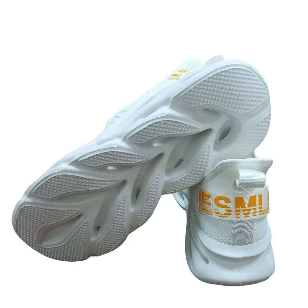 Women's Knitted Breathable Soft Bottom Shock Absorbent Sports Resting Couple Running Shoes Tenis De Luxo Feminino