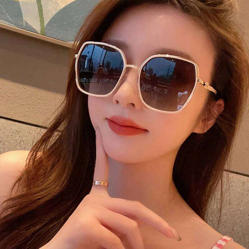 New Fashion Polarized Sunglasses Women UV400 Gradient Lens Sun Glasses Oversized Retro Square Luxury Brand Oculus 26W0224
