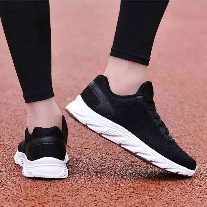 Hot Sale Light Man Running Shoes Comfortable Breathable Men's SneakerCasual Ultra Lightweight Fashion Sneakers Non Slip Trainers