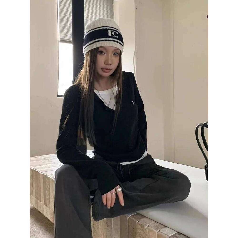 Women's fake two piece long sleeved T-shirt for autumn winter slim fit and slimming retro bottom top 26L0224