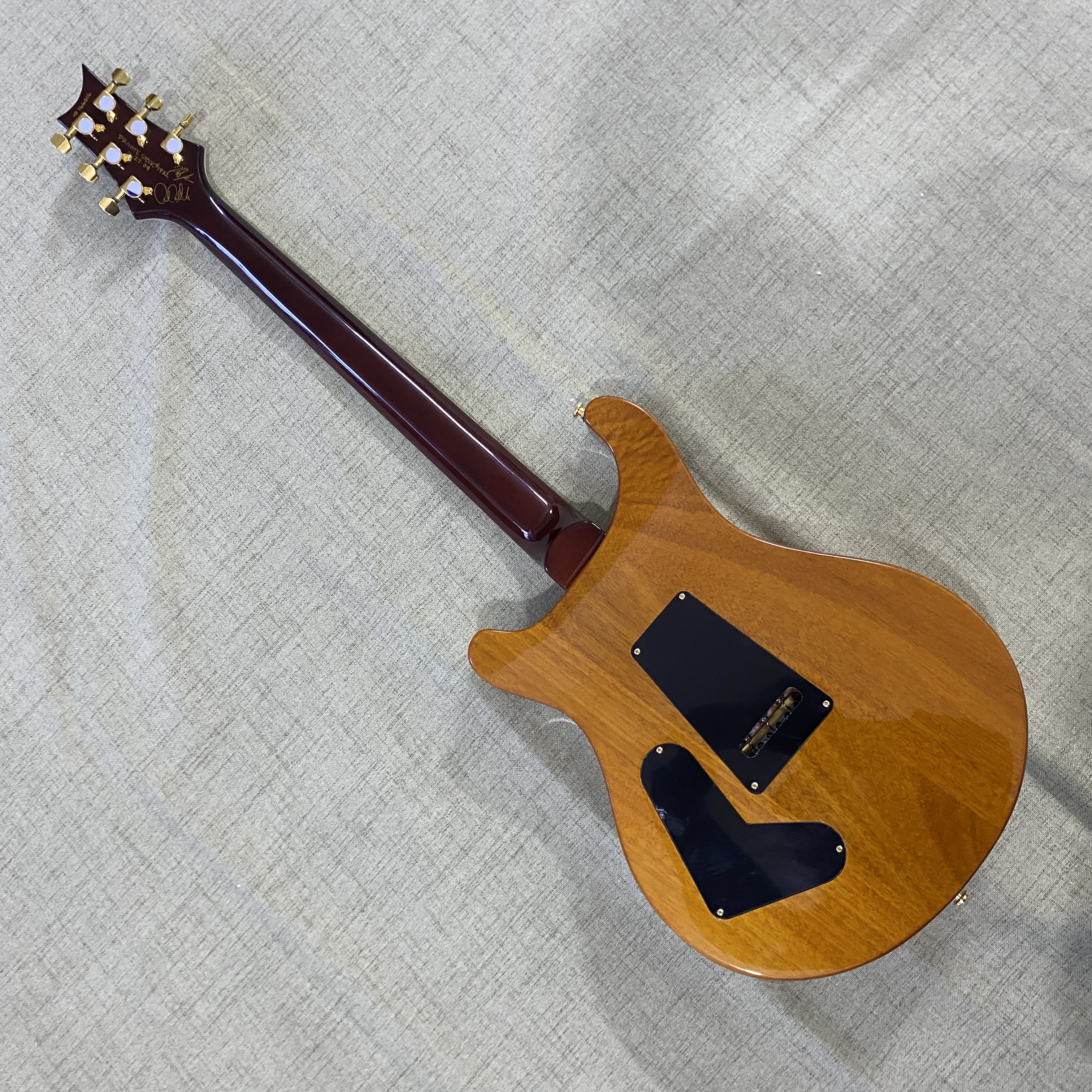 New 24-fret electric guitar with semi-hollow body, maple body, HH pickups, gold hardware, rosewood fretboard, quality guarantee