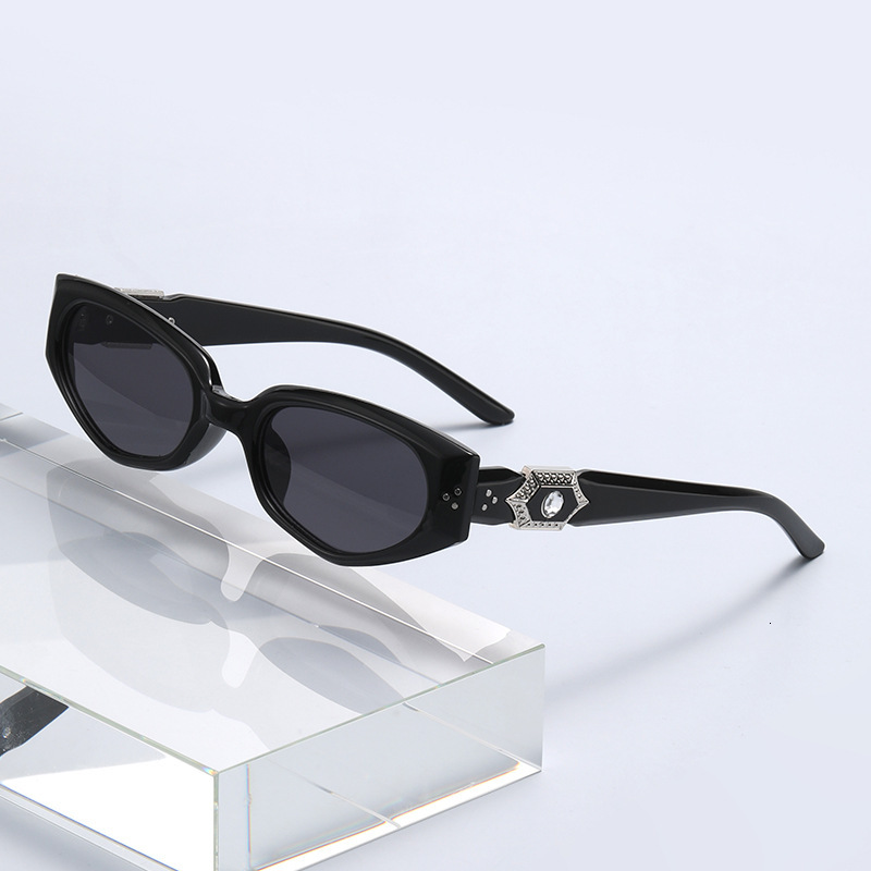 Vintage Black Small Frame Cat Eye Sunglasses For Women With Round Faces, Slimming And High-End Feel, European American Style 2026 New Model, UV Protec