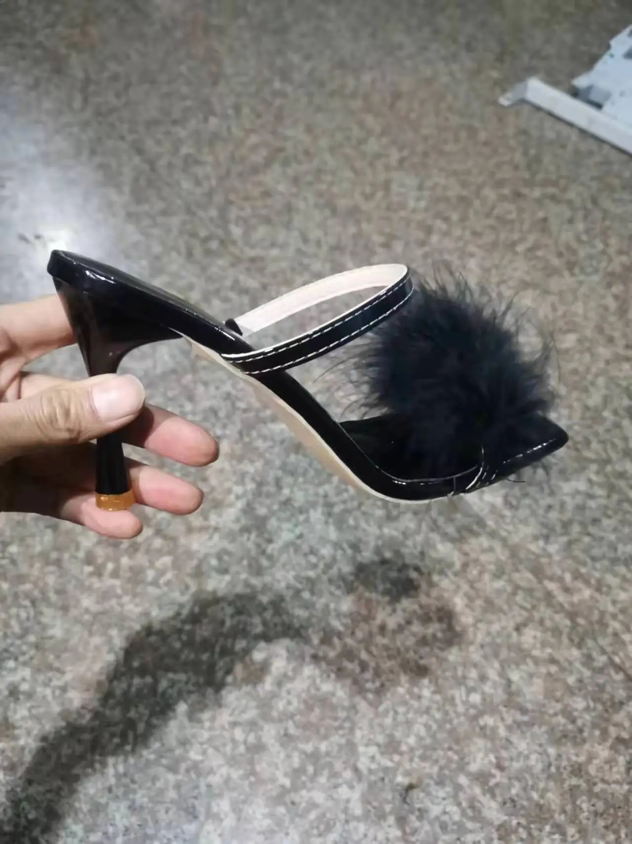 Womens Stiletto Heel Mule Sandals Summer Pointed Toe Faux Fur Plush Cushioned Solid Color Slip-On for Beach Wedding Party 260124