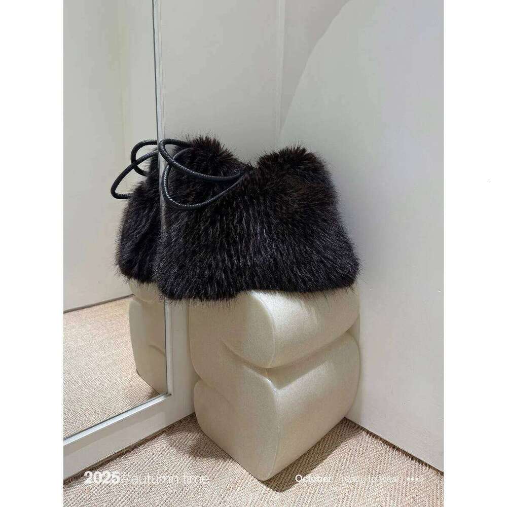Fluffy Plush Tote Winter Soft Warm Faux Fur Bags for Women Handbags Large Capacity Shoulder Bag NEW Shopper Purses Z260224