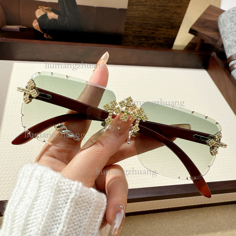 2026 New Luxury Designer Men's Sunglasses Fashion Metal Cross Starry Sky Diamond Frameless Women's Premium Vacation Sunglasses Wood Leg Outd