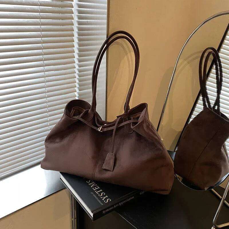 Solid Velvet Zipper Product Tote 2026 New Soft Simple Commuter Handbag Large Capacity Popular Fashion Shoulder Bag Z260224