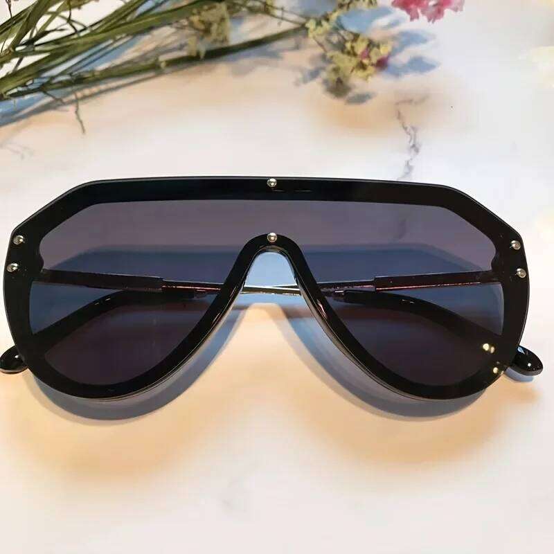 New Women'S Sunglasses Big Frame Female Shades Lenses Black Fashion One Piece Brand Designer Vintage Rivet Square Sun Glasses 26W0224