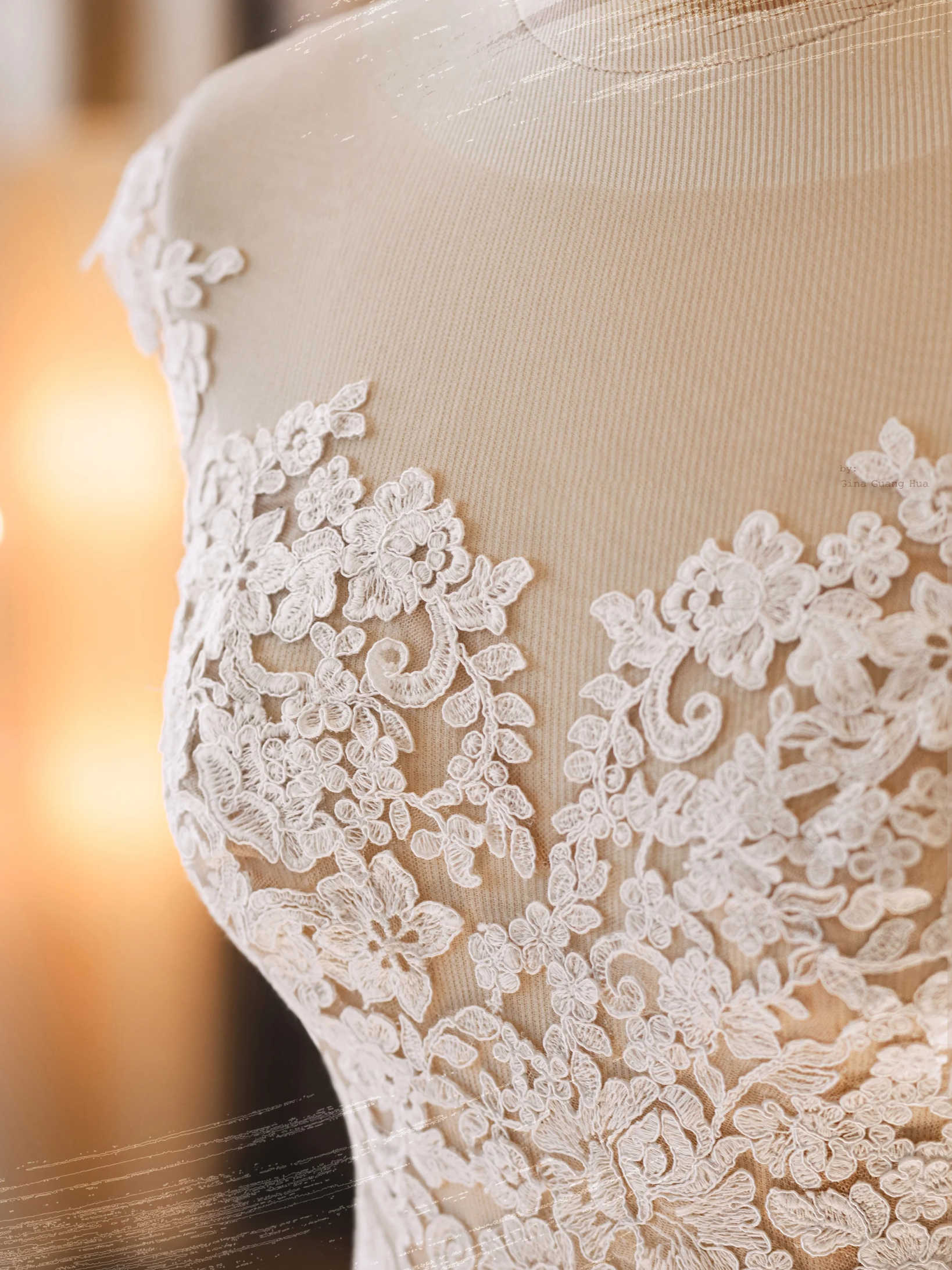 Elegant Wedding Jacket Bridal Bolero Sleeveless Lace Appliques Buttons Wedding Accessories Wrap Shawl Customized