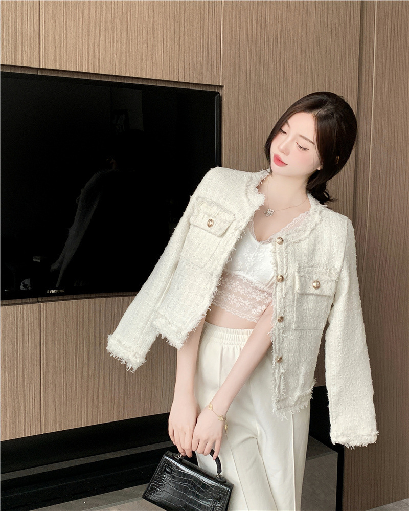 A small fragrant jacket with a French temperament in spring and autumn wearing a long-sleeved chic short top