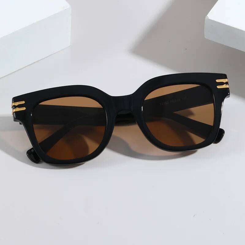 Luxury Square Sunglasses Women Brand Design Large Size Retro Suneyeglass Outdoors Casual Sunscreen Vacation Travel UV400 26W0224